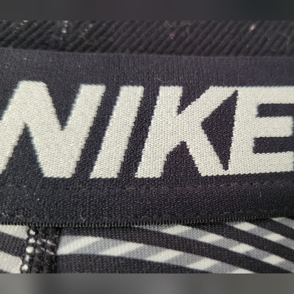 Nike athletic capri - Picture 3 of 4